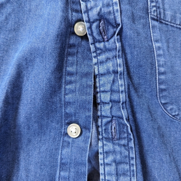 GAP - Long sleeve button up- Medium - Picture 5 of 5